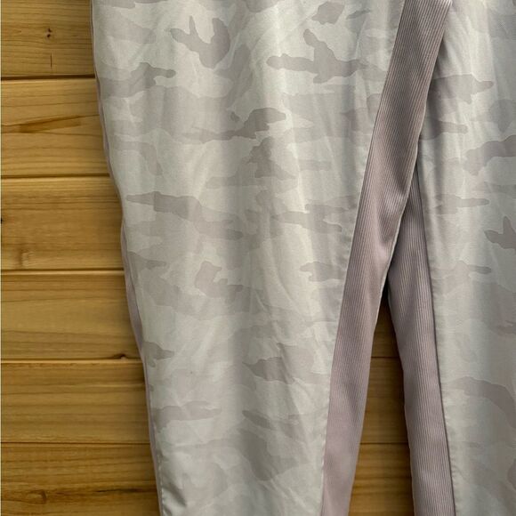 Athleta Size 16 Lavender Brooklyn Lined Camouflage Drawstring Waistband Jogger - Picture 4 of 14